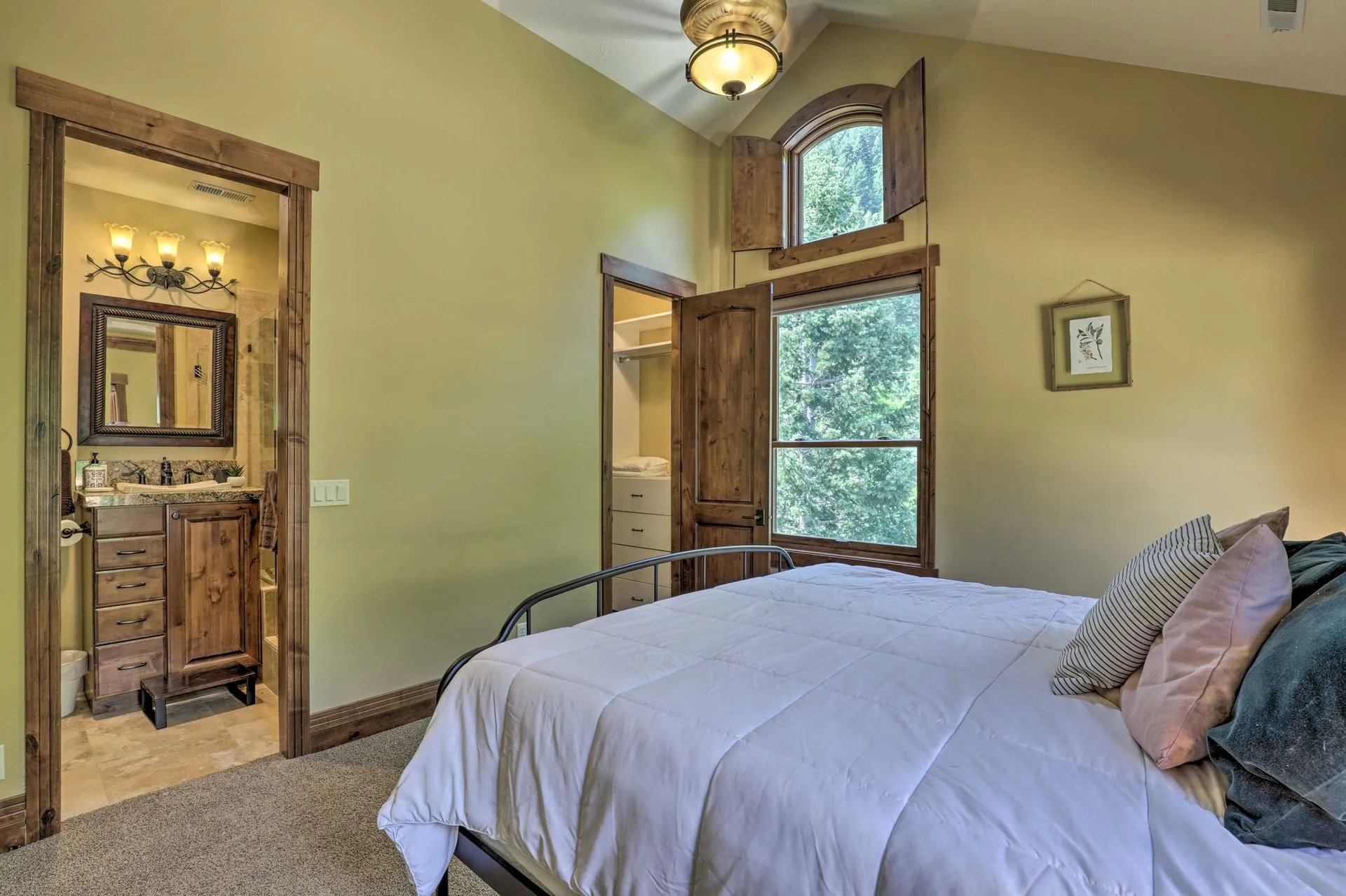 Primary bedroom — King bed · sleeps 2